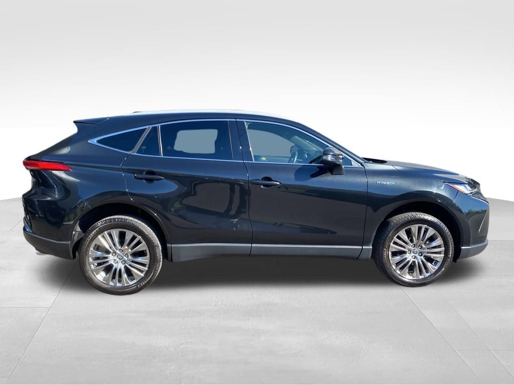2021 Toyota Venza LE photo 2