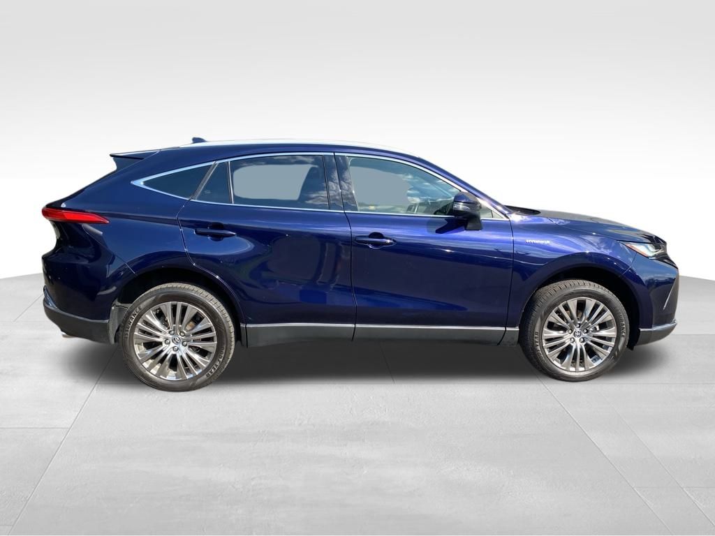 2021 Toyota Venza LE photo 2