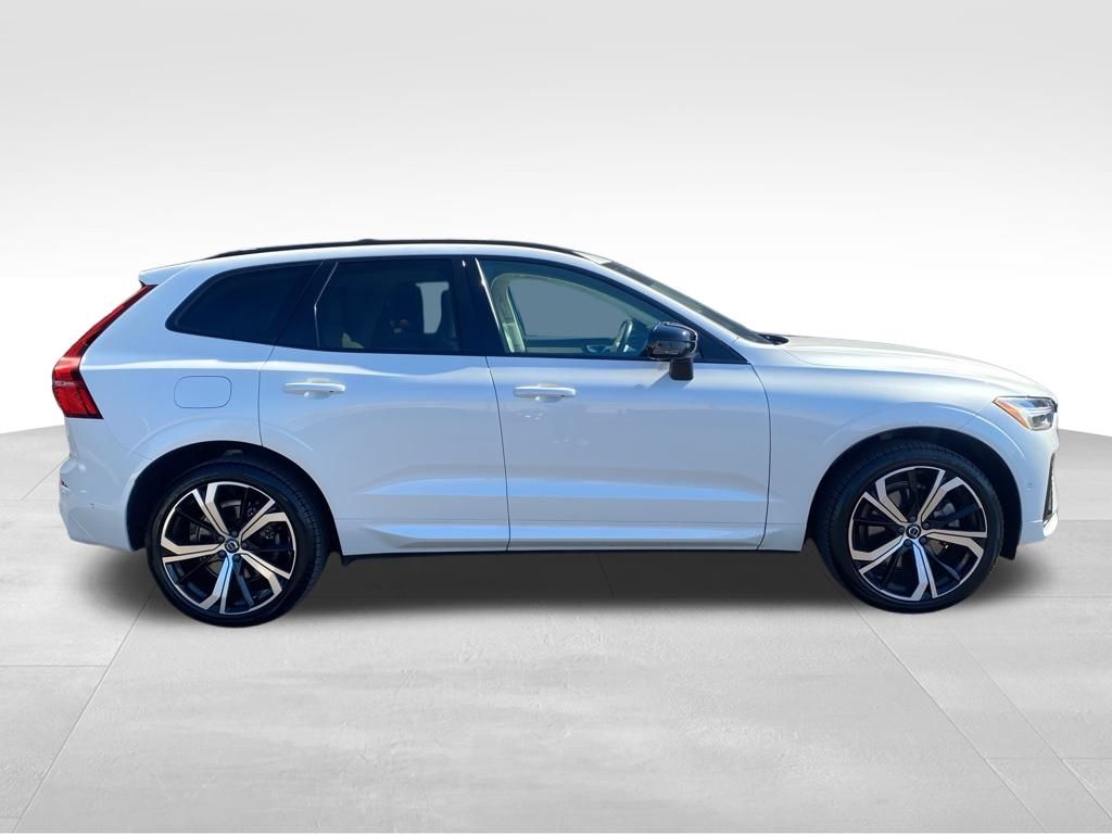 2023 Volvo XC60 Ultimate photo 2