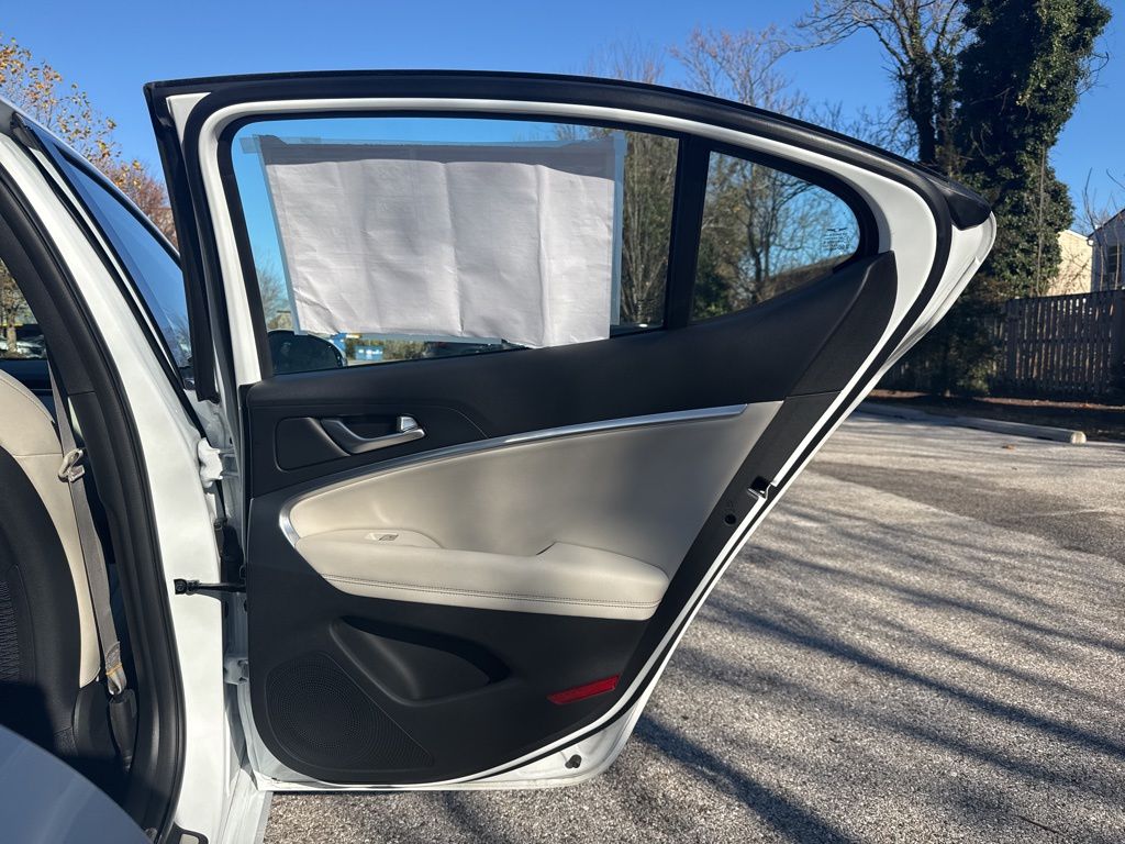 2025 GENESIS G70 Standard - Photo 31