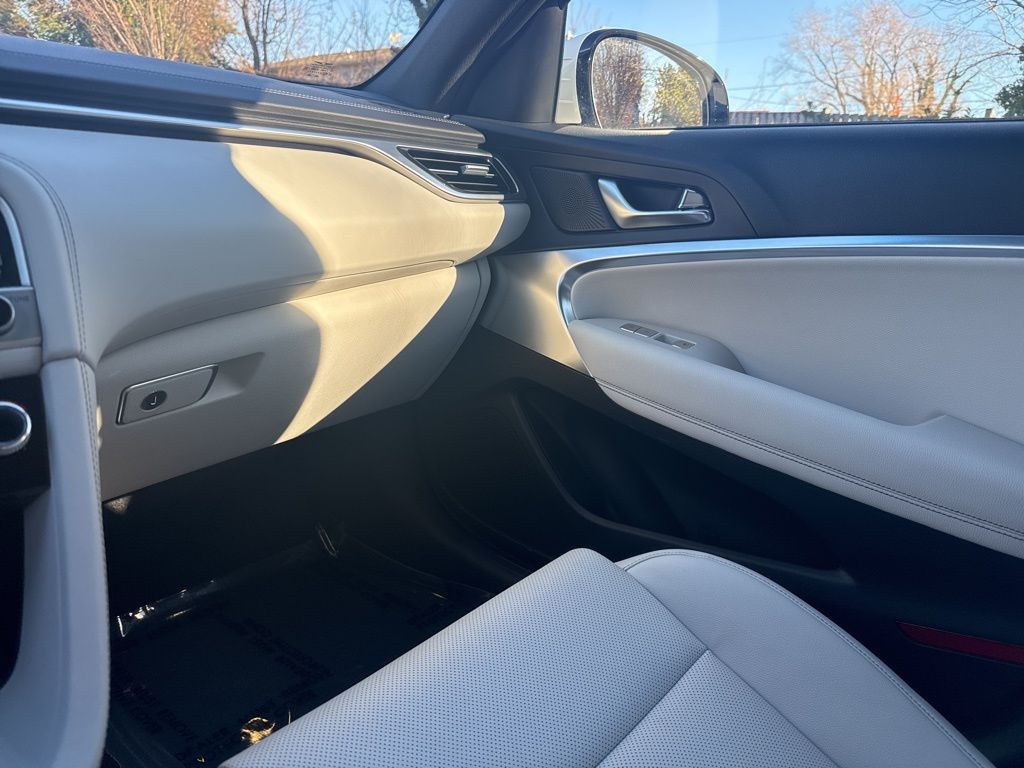 2025 GENESIS G70 Standard - Photo 25