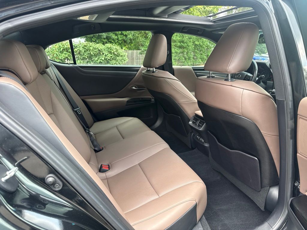 2023 Lexus ES 350 - Photo 32