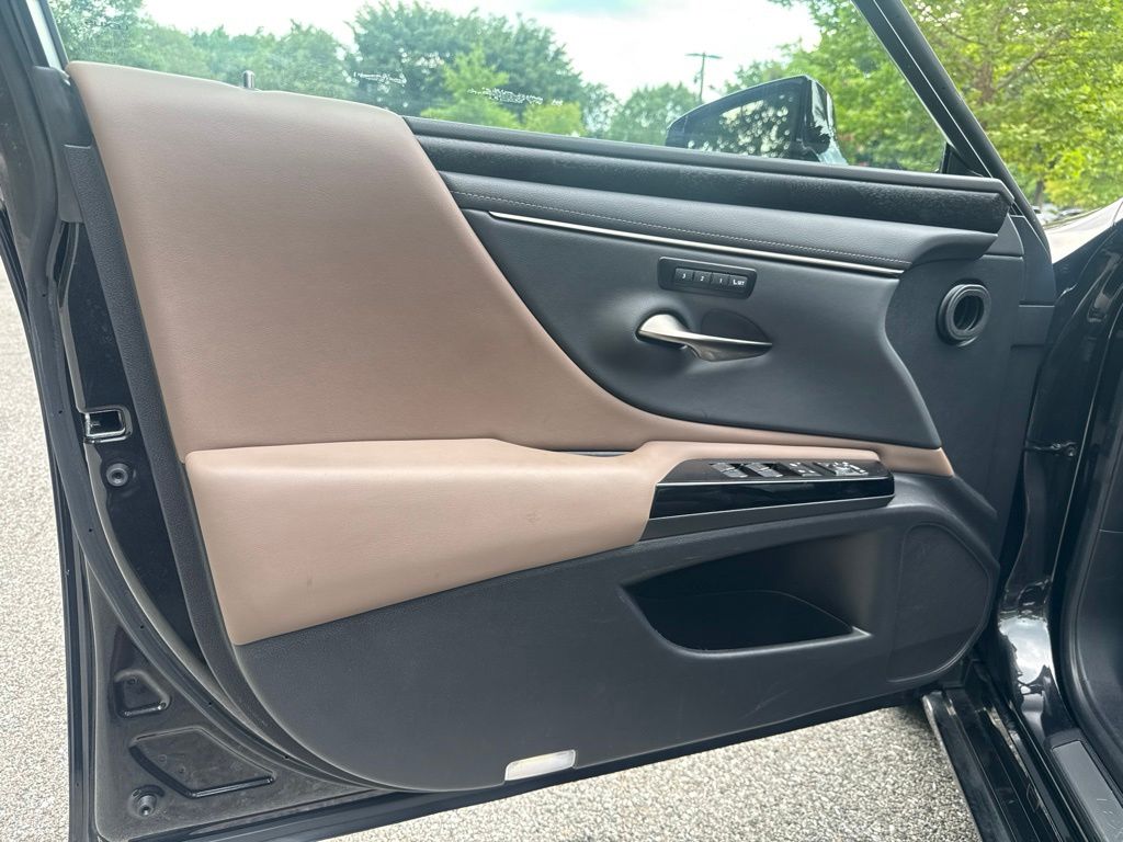 2023 Lexus ES 350 - Photo 13