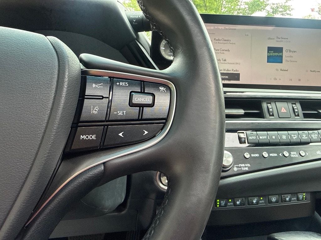 2023 Lexus ES 350 - Photo 17
