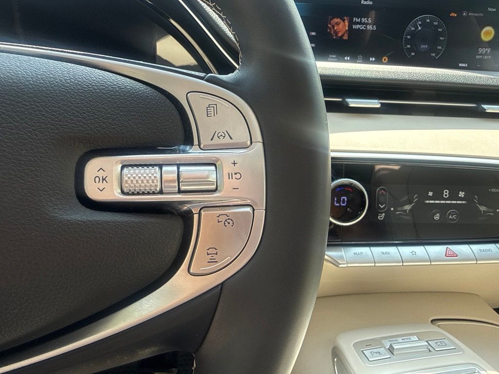 2025 GENESIS GV70 Standard - Photo 17