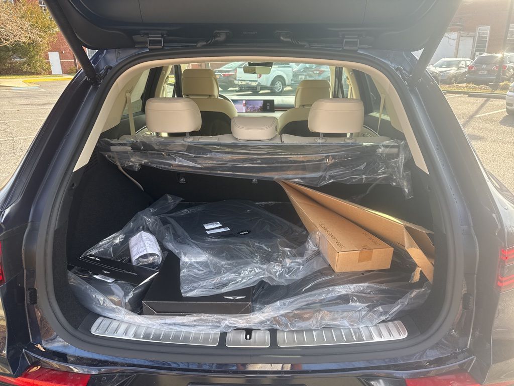 2026 GENESIS GV70 Standard - Photo 28