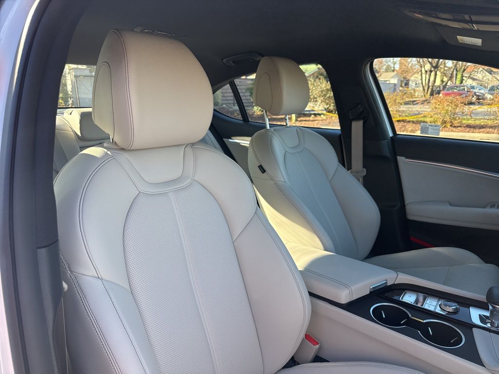 2025 GENESIS G70 Standard - Photo 35