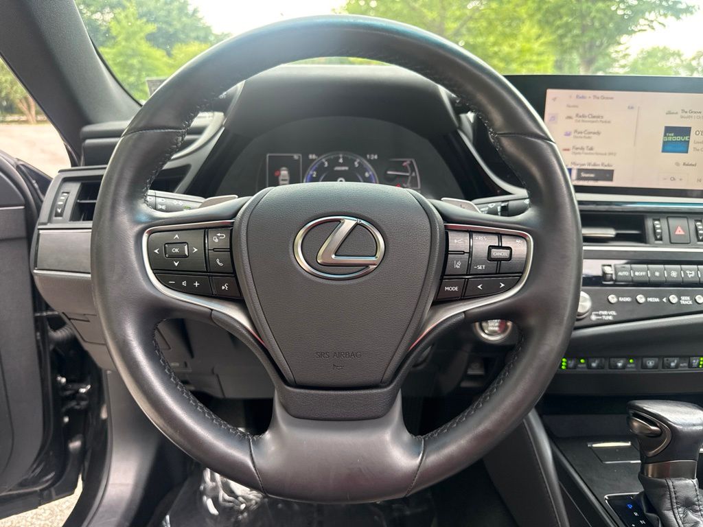 2023 Lexus ES 350 - Photo 16