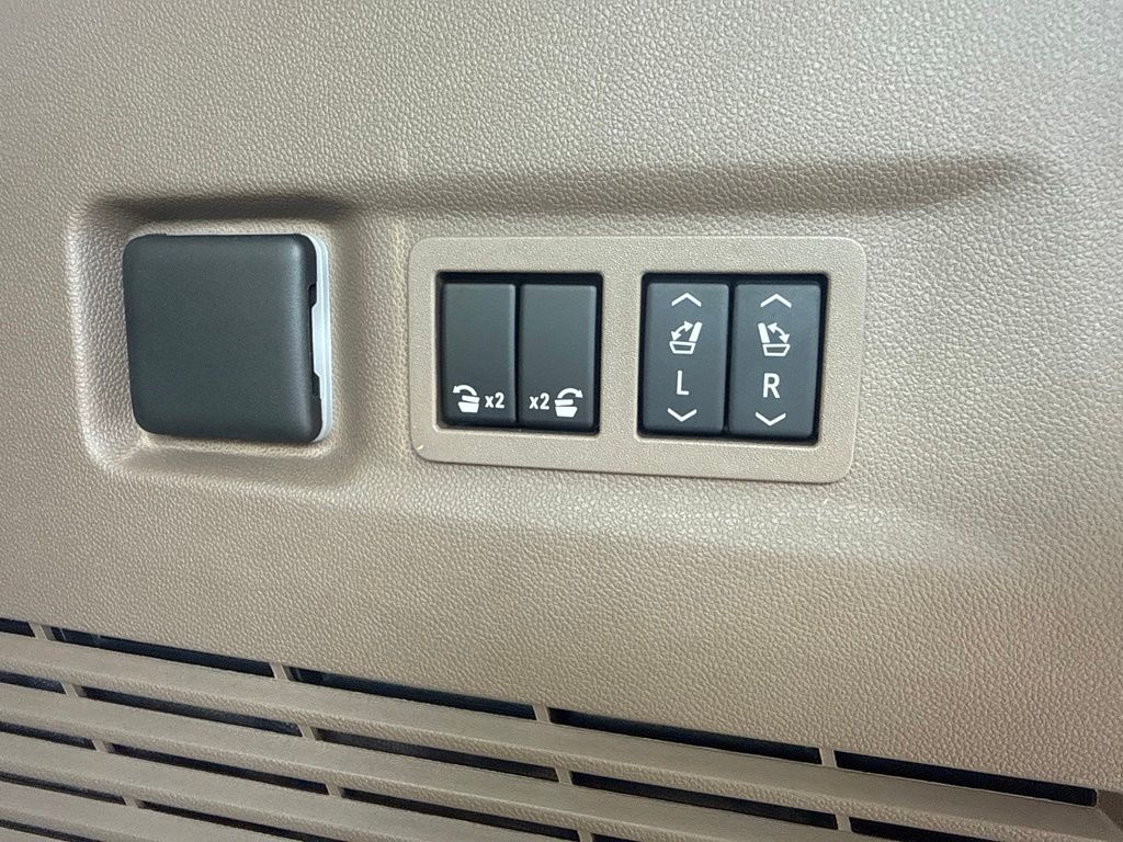2024 GMC Yukon XL Denali - Photo 35