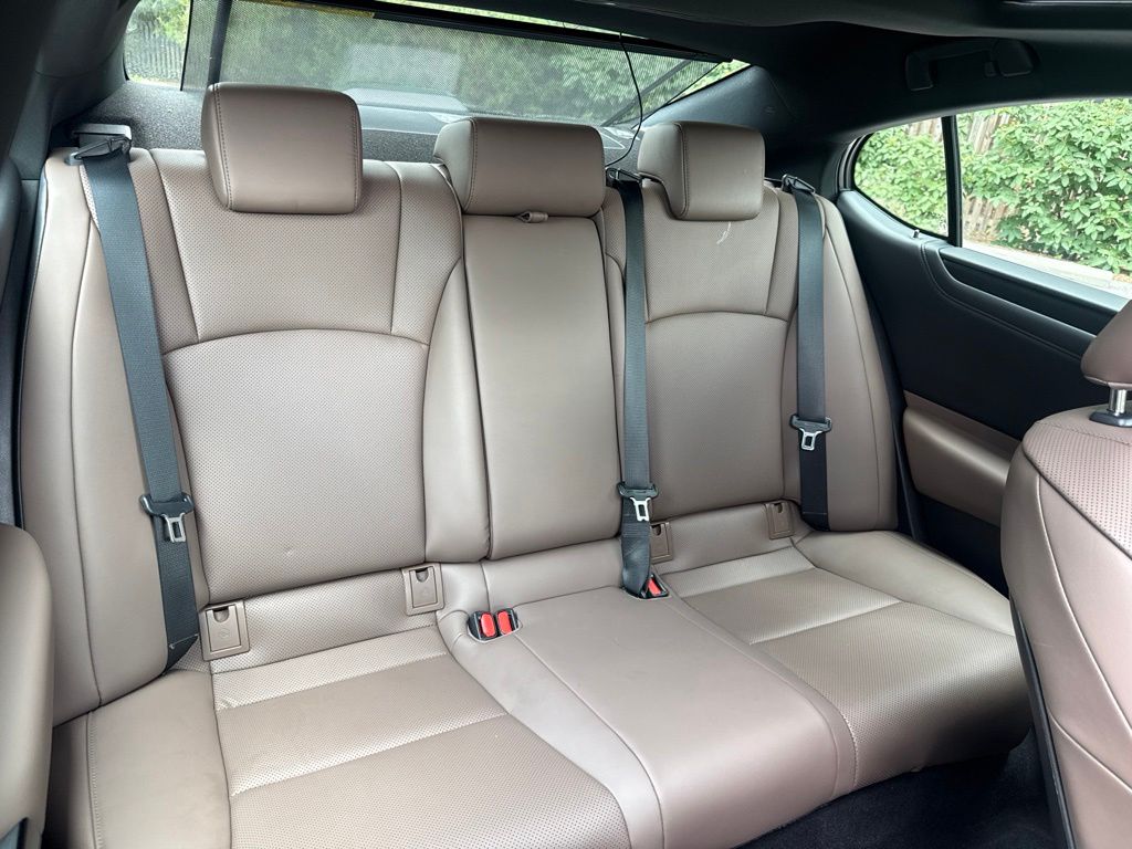 2023 Lexus ES 350 - Photo 37