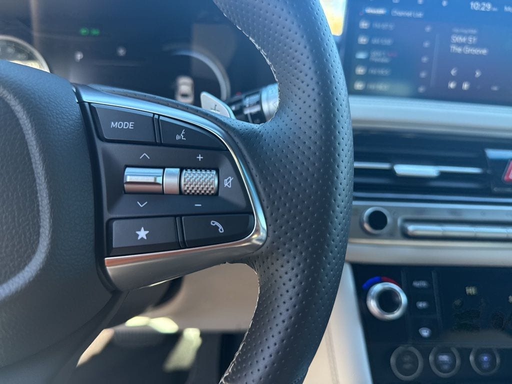 2025 GENESIS G70 Standard - Photo 17