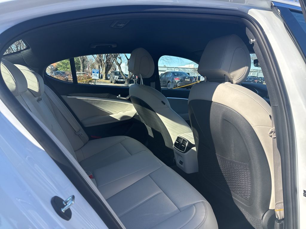 2025 GENESIS G70 Standard - Photo 32