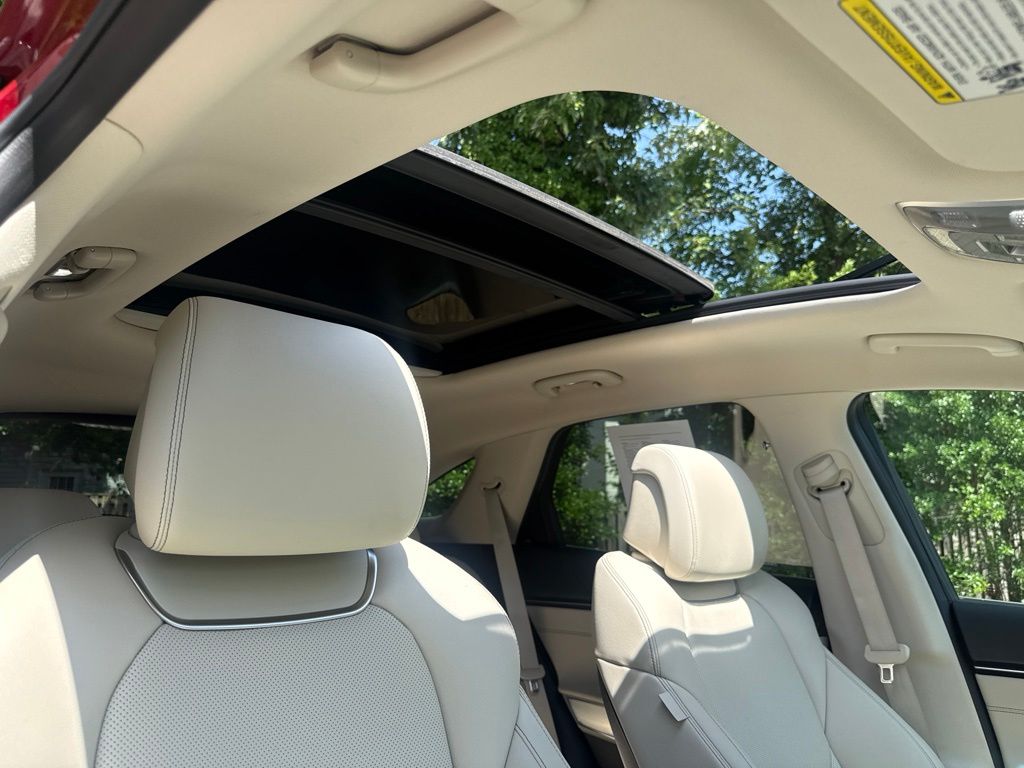 2025 GENESIS GV70 Standard - Photo 37