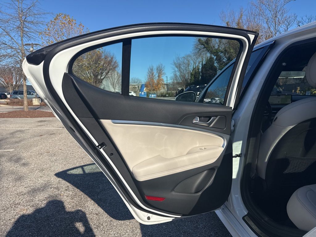 2025 GENESIS G70 Standard - Photo 26