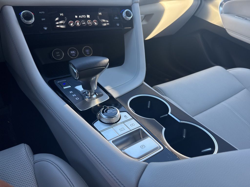 2025 GENESIS G70 Standard - Photo 24