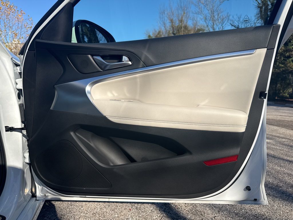 2025 GENESIS G70 Standard - Photo 33