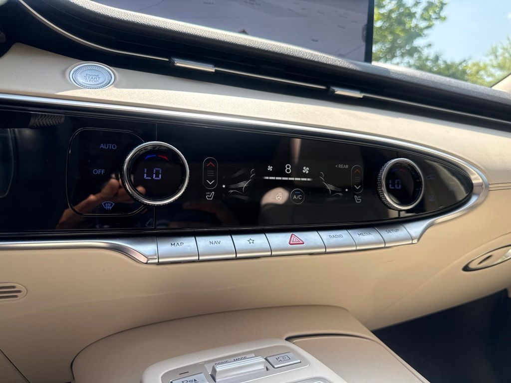 2025 GENESIS GV70 Standard - Photo 22