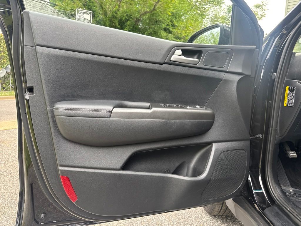 2022 Kia Sportage LX - Photo 12