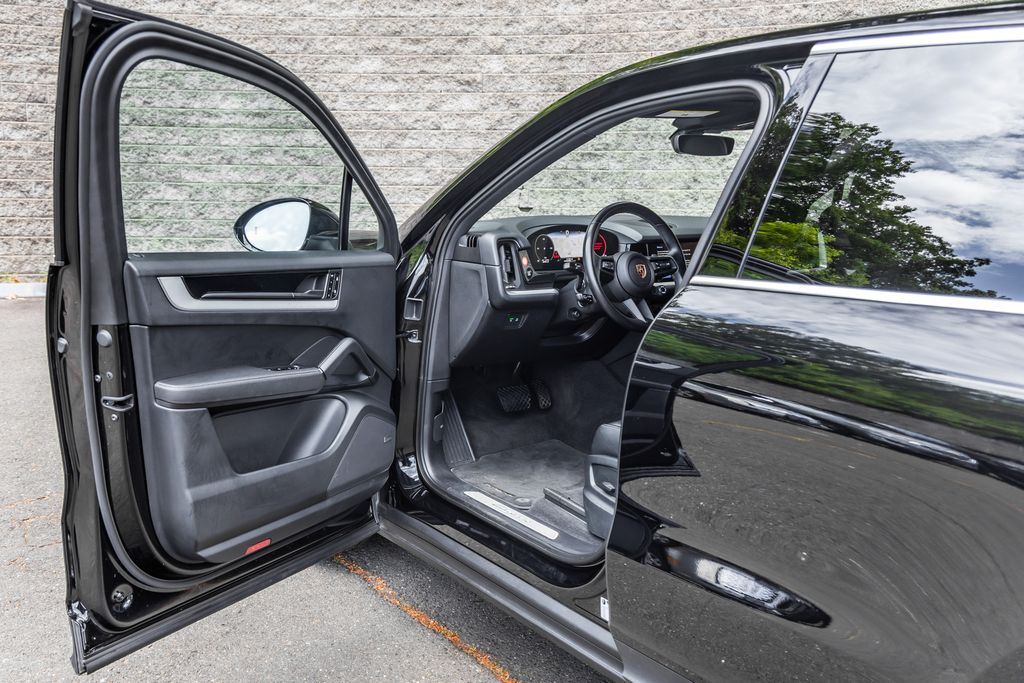 2024 Porsche Cayenne Base - Photo 23