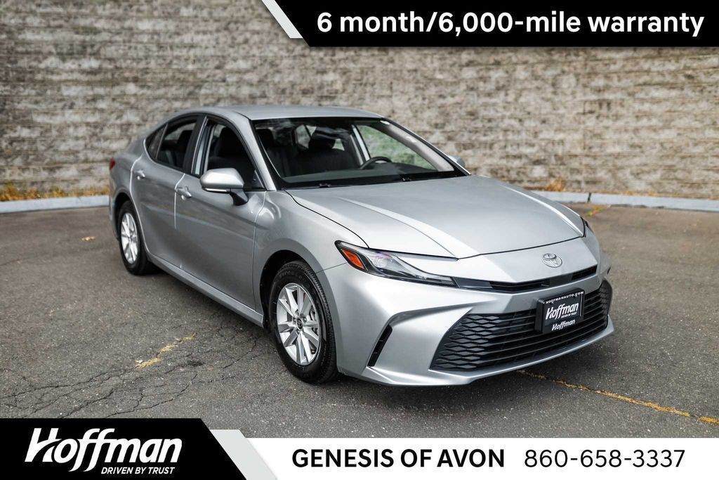2025 Toyota Camry LE's photo