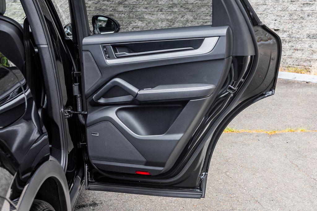 2024 Porsche Cayenne Base - Photo 17