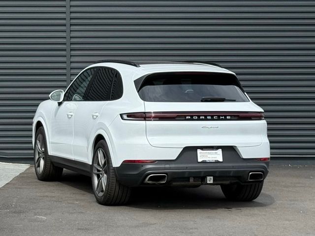 2024 Porsche Cayenne Base photo 3