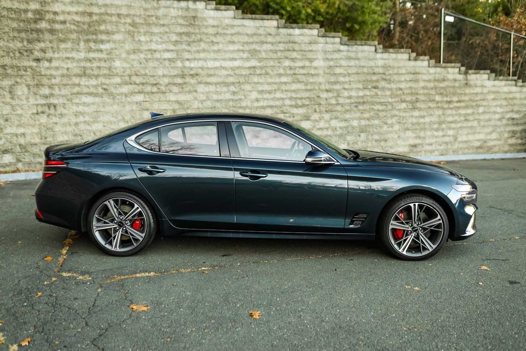 2024 Genesis G70 2.5T photo 3