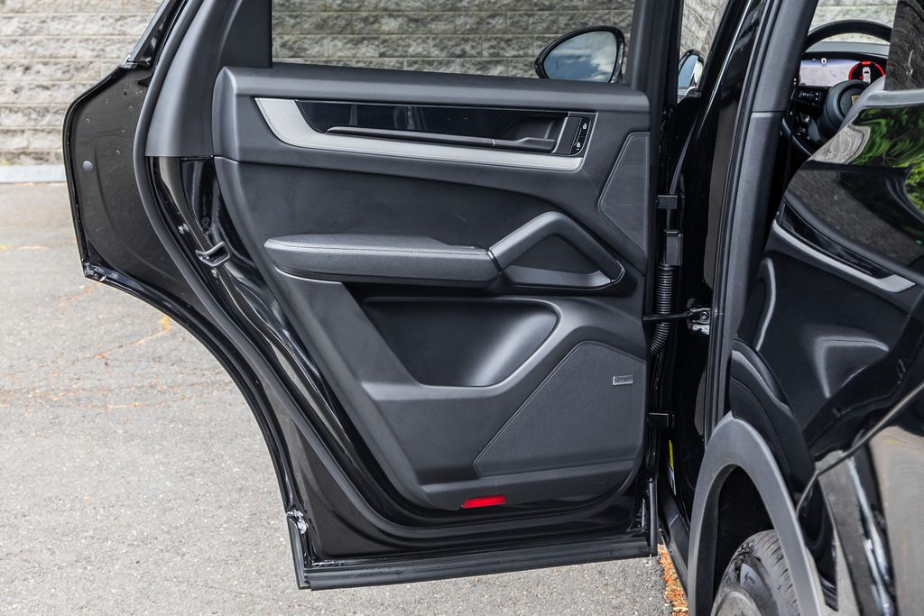 2024 Porsche Cayenne Base - Photo 19