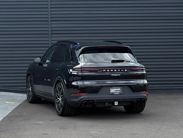 2025 Porsche Cayenne Base photo 3