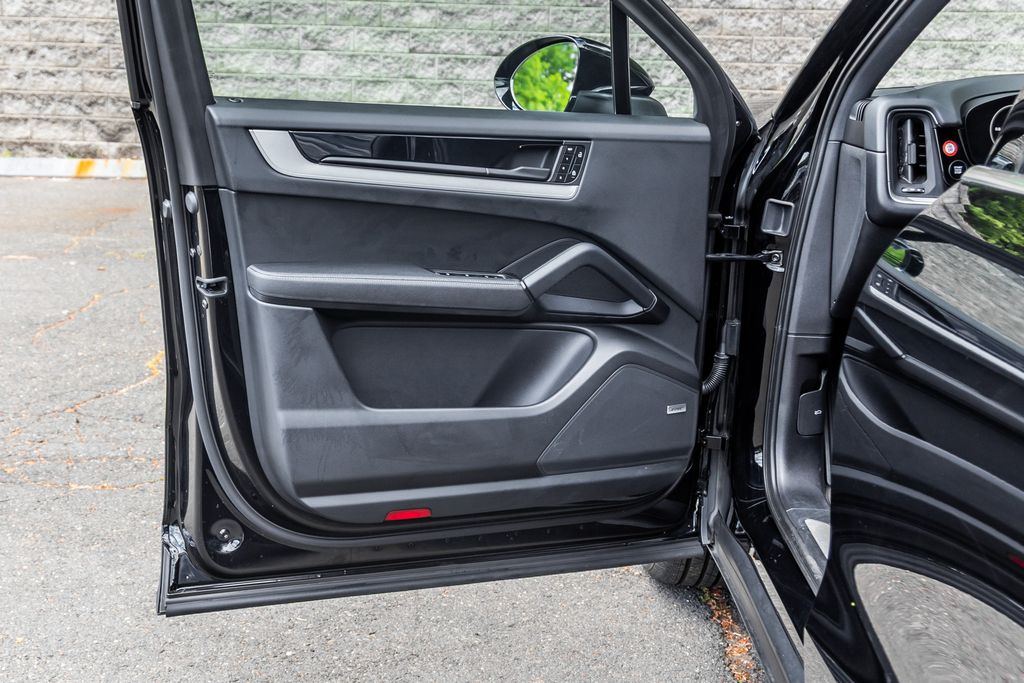 2024 Porsche Cayenne Base - Photo 22