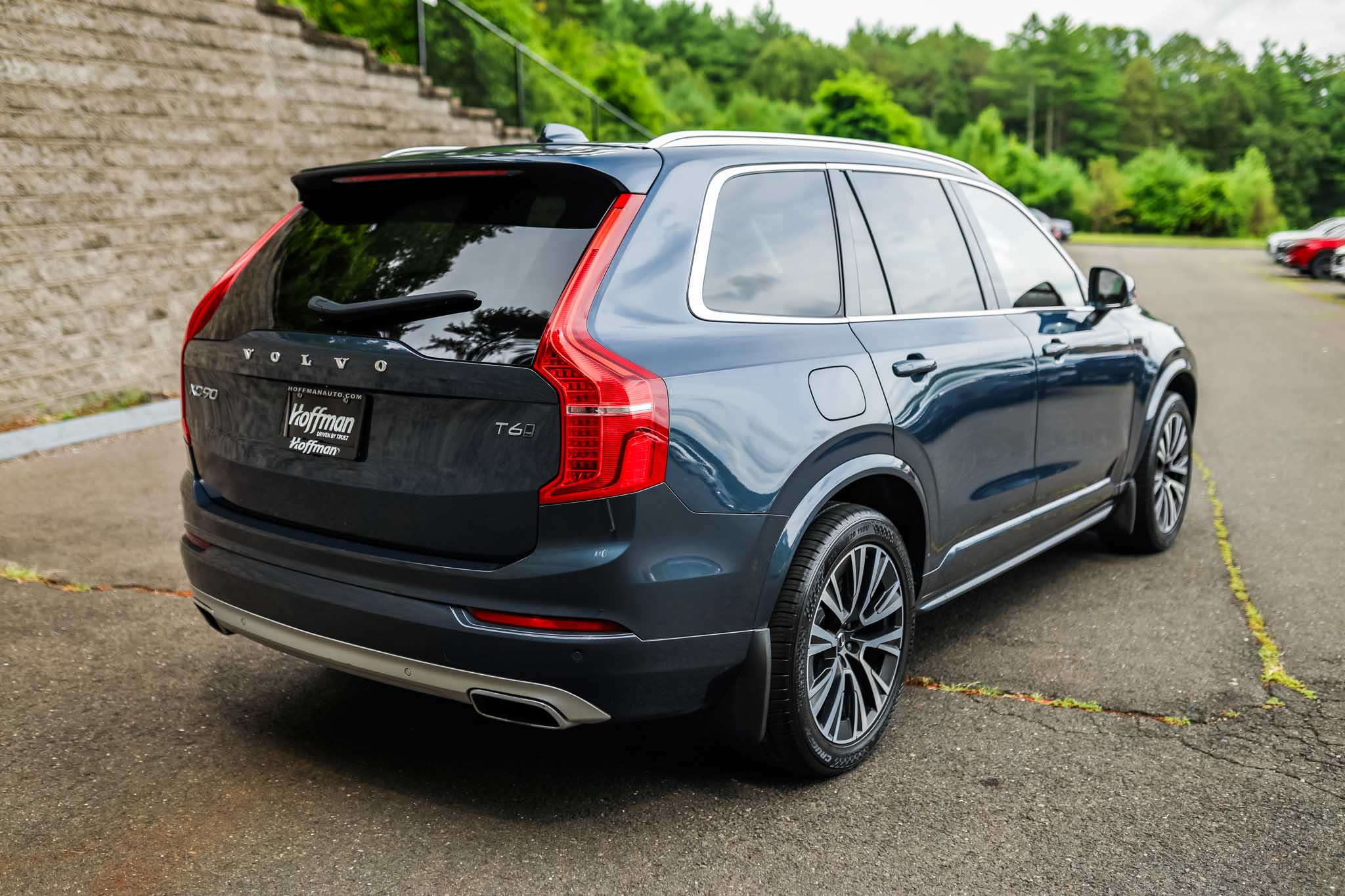 2021 Volvo XC90 T6 Momentum photo 4