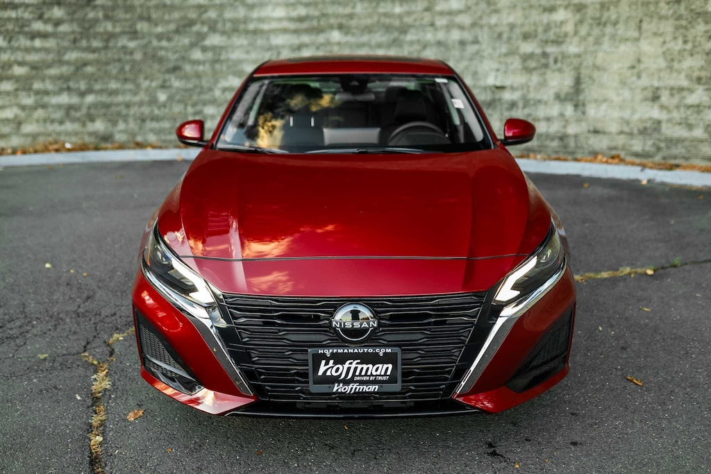 Used 2024 Nissan Altima 2.5 SV Sedan