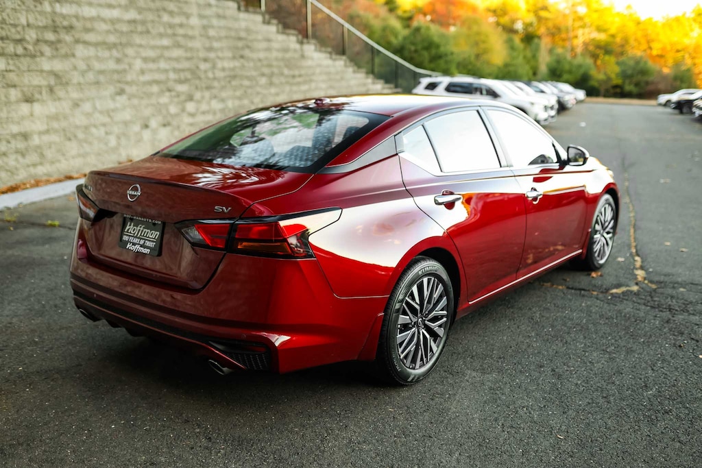 Used 2024 Nissan Altima 2.5 SV Sedan