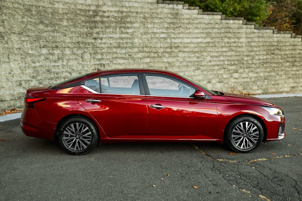 Used 2024 Nissan Altima 2.5 SV Sedan