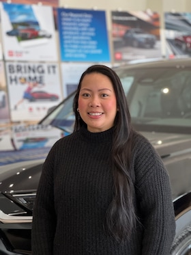 Staff member Julie Hoang from ID_6c1ed8