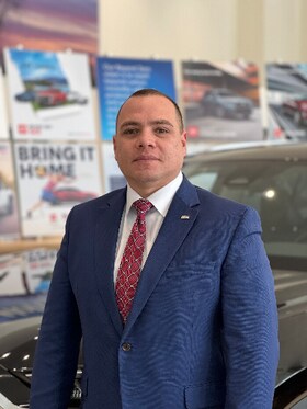 Staff member Luis Plaza from ID_6c1ed8