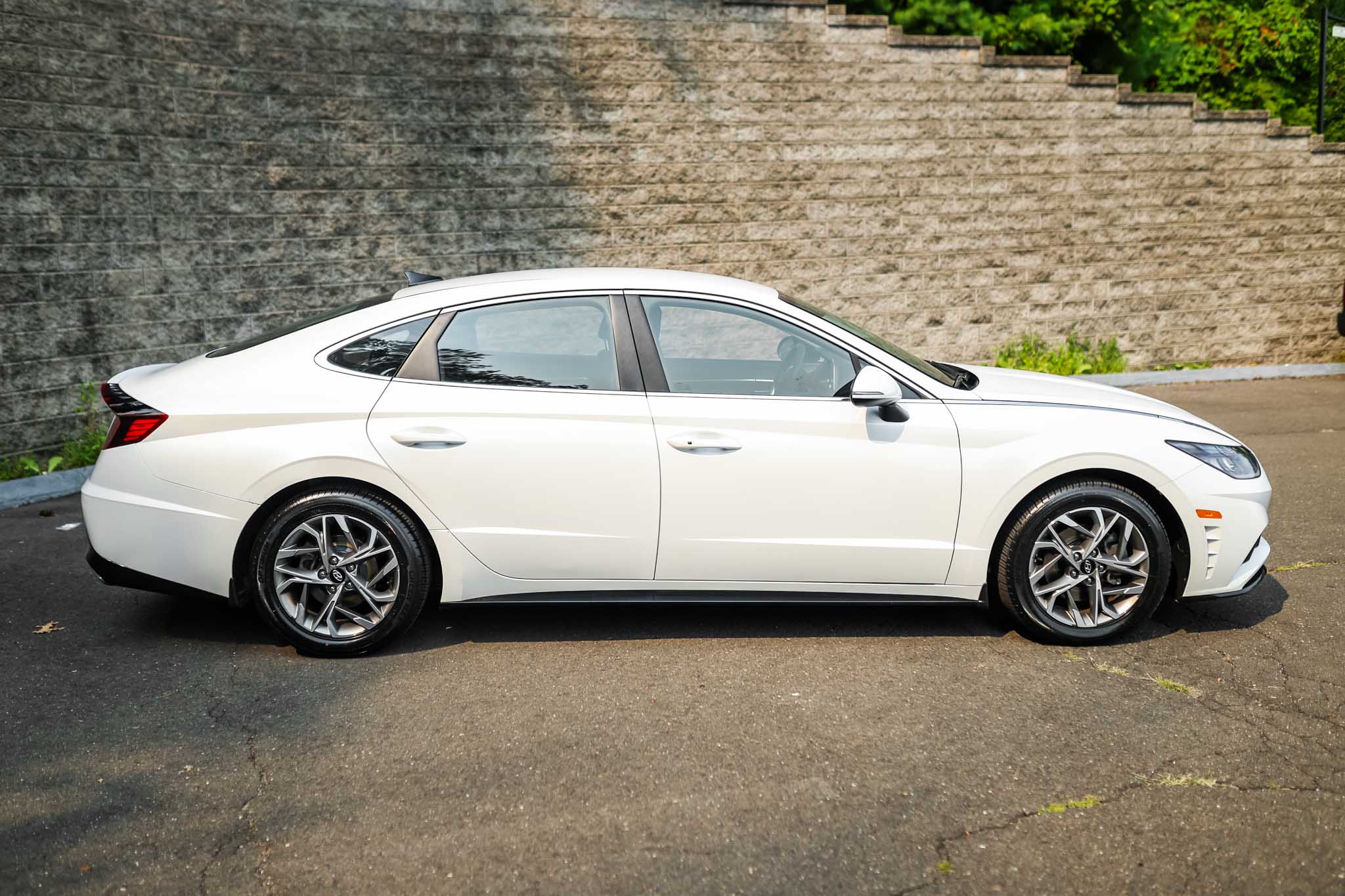 2022 Hyundai Sonata SEL photo 2