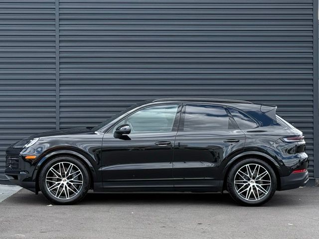2025 Porsche Cayenne Base photo 2