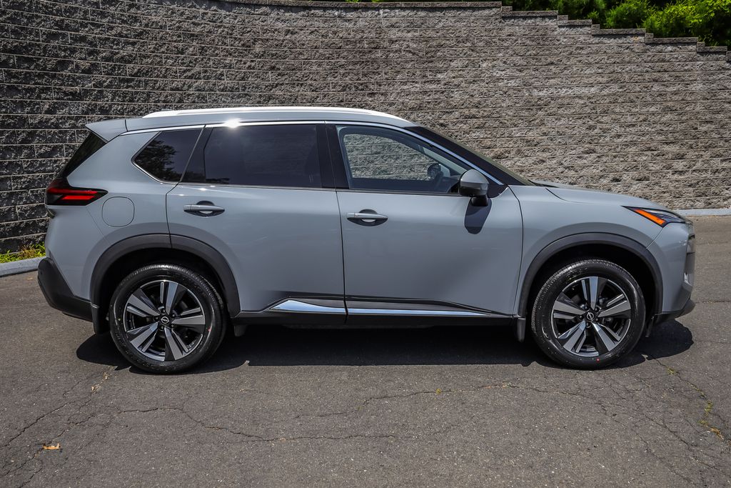 2022 Nissan Rogue SL photo 3