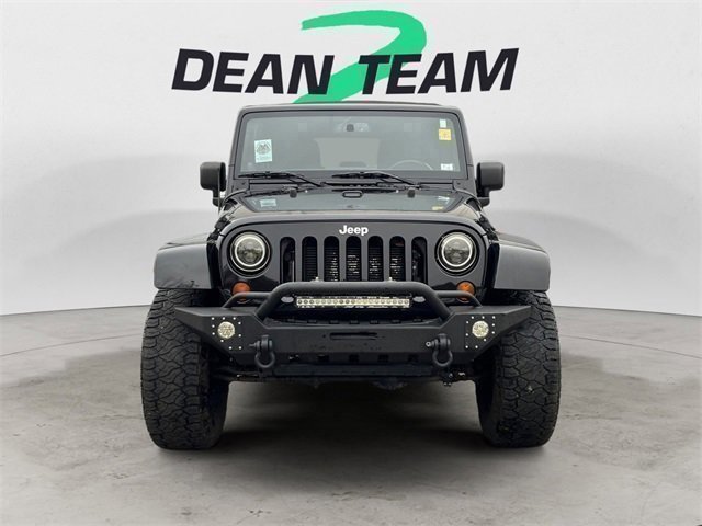 2013 Jeep Wrangler Unlimited Sahara photo 2