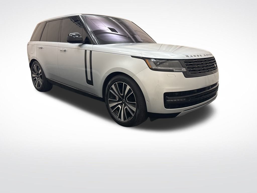 2023 Land Rover Range Rover SE photo 3
