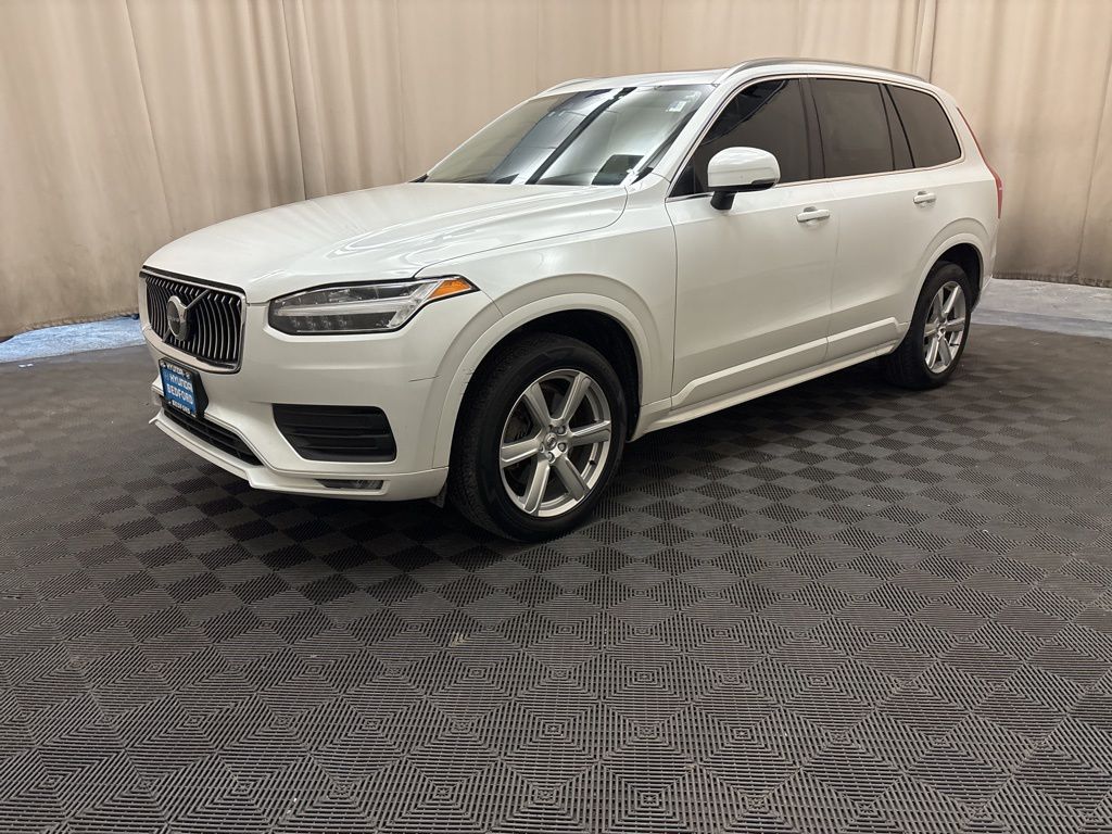 2020 Volvo XC90 Momentum's photo