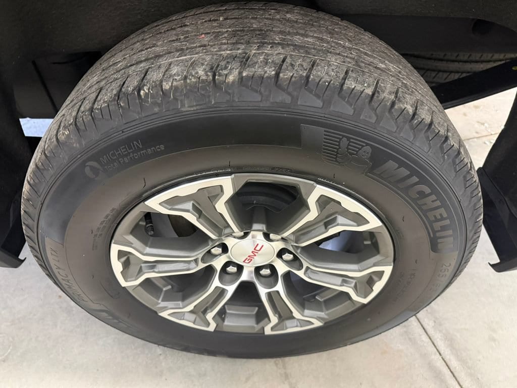 2025 GMC Sierra 1500 SLT - Photo 11