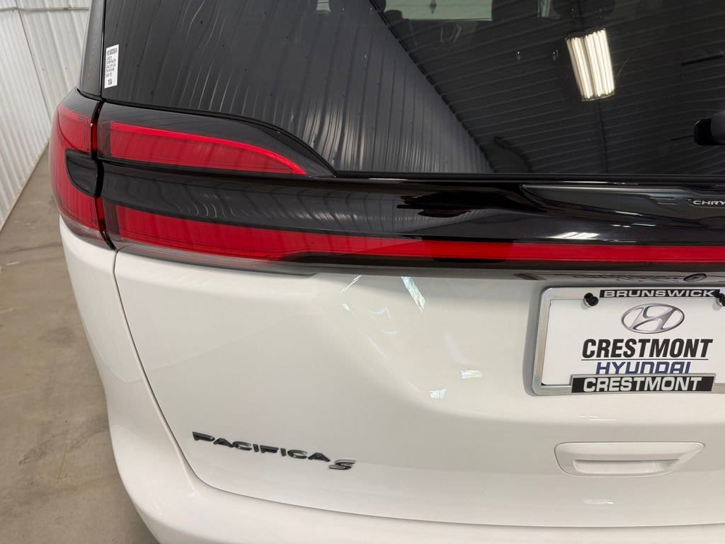 2023 Chrysler Pacifica Limited - Photo 18