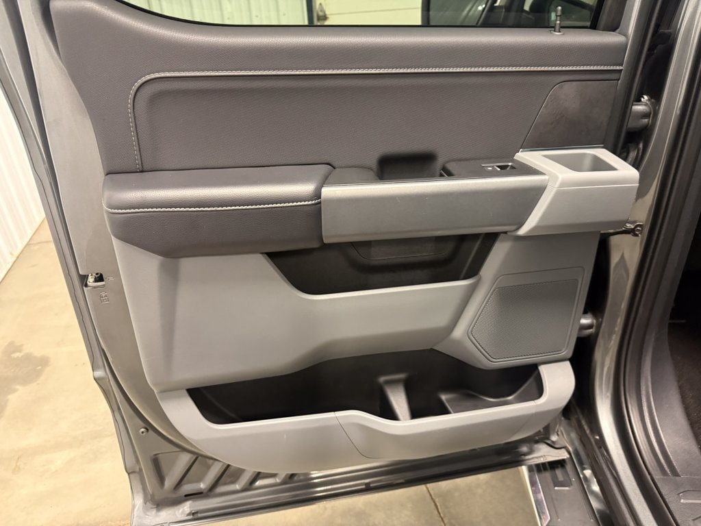 2025 Ford F-150 XLT - Photo 25