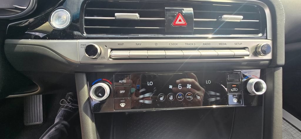 2026 GENESIS G70 Standard - Photo 8