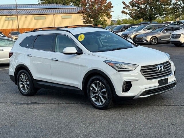 2017 Hyundai Santa Fe SE photo 2