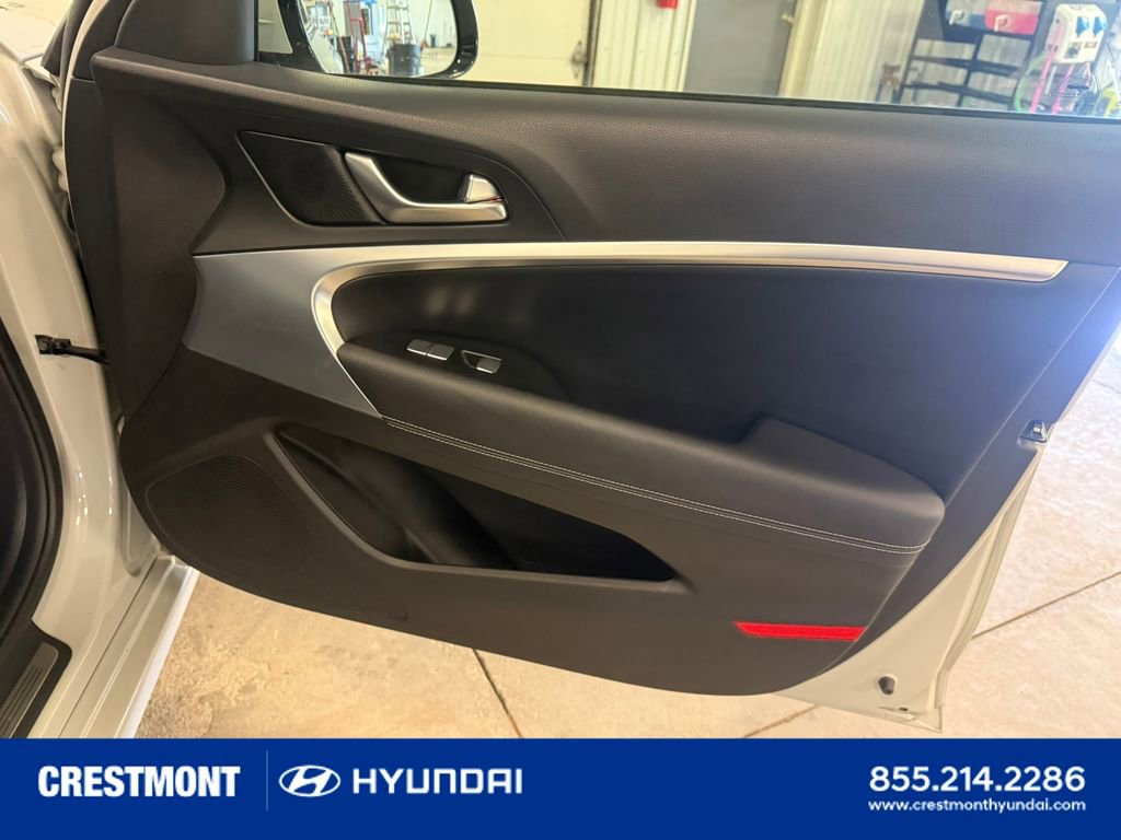 2024 GENESIS G70 Standard - Photo 26