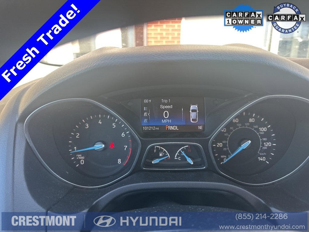 2016 Ford Focus SE photo 2