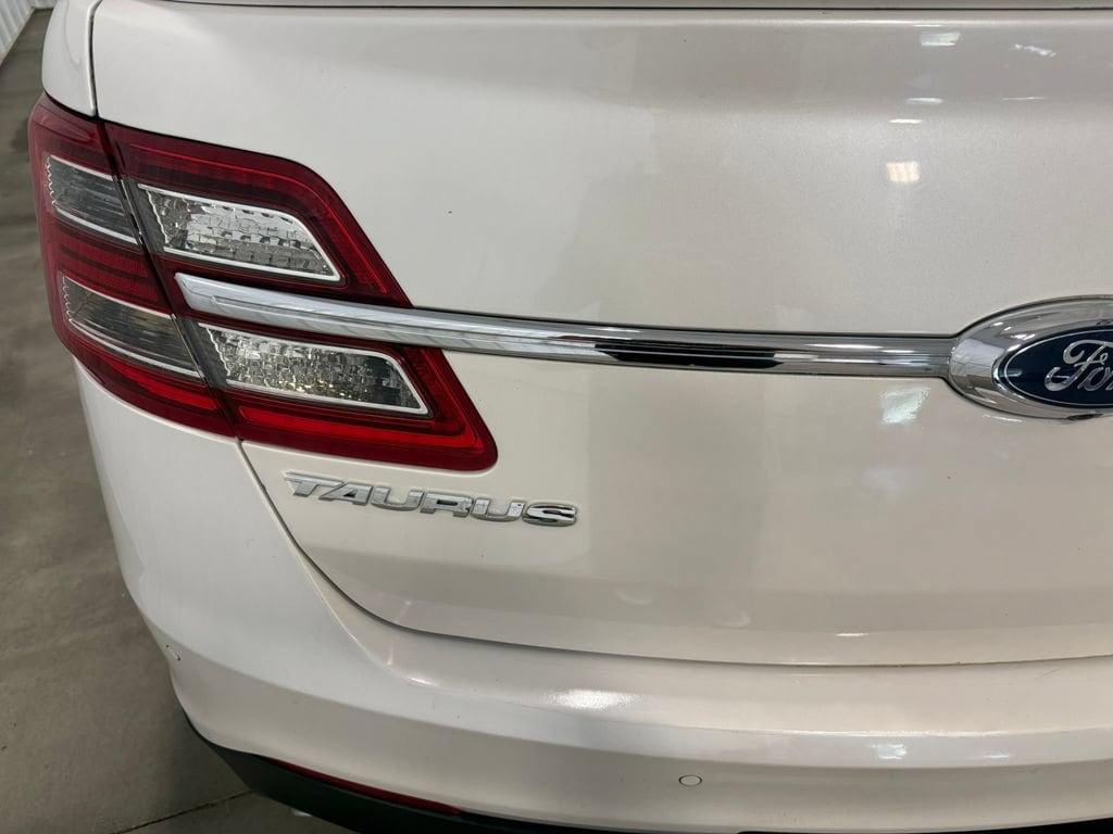 2013 Ford Taurus Limited - Photo 20